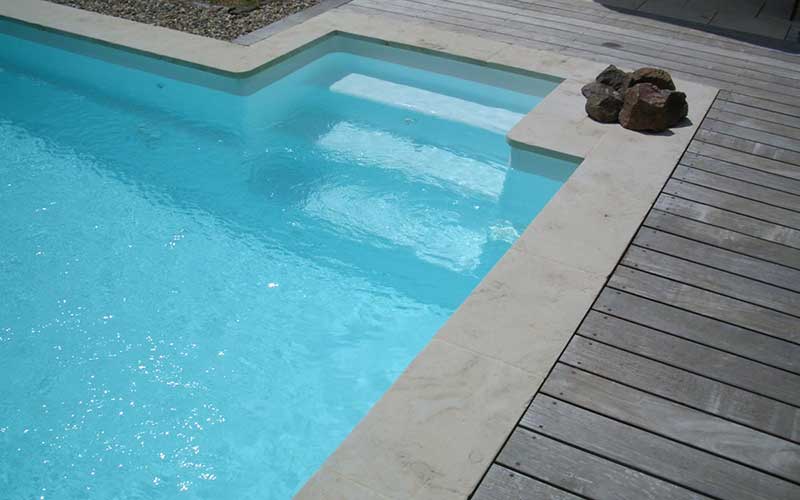 Piscines avec escalier