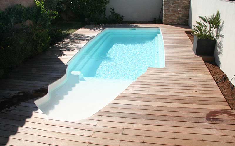 Piscines à coque avec plage immergée